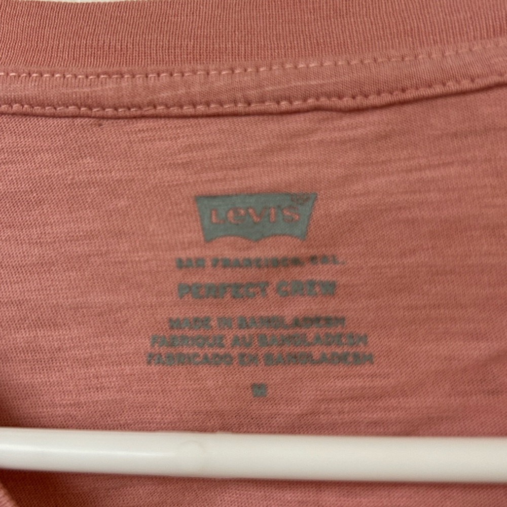NWT Levi’s The Perfect Crew Tee - Picture 4 of 6